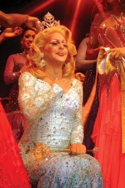 Coti Collins being crowned Miss Gay America 2011