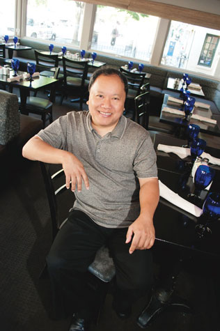 Annie's Paramount Steak House: Raul De Guzman