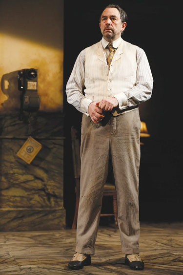 Schiff in ''Hughie''