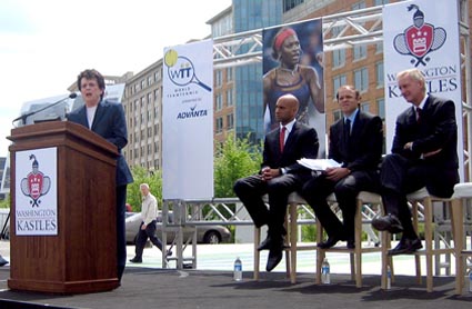 Billie Jean King (left)