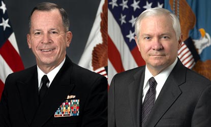 Defense Secretary Robert Gates (l), right, and Adm. Mike Mullen