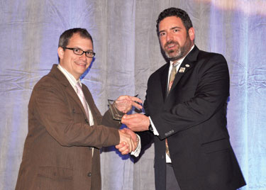 Chris Geidner receives award from NLGJA President David Steinberg