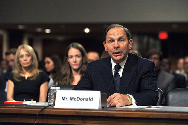 Photo: Robert McDonald. Credit: Robert Turtil/VA.