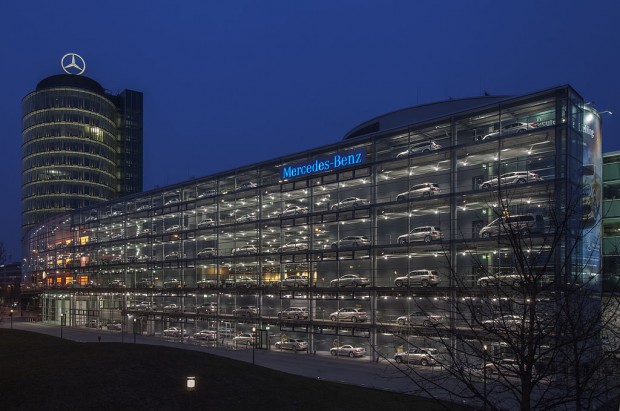 1024px-Concesionario_de_Mercedes-Benz,_Múnich,_Alemania,_2013-03-30,_DD_20