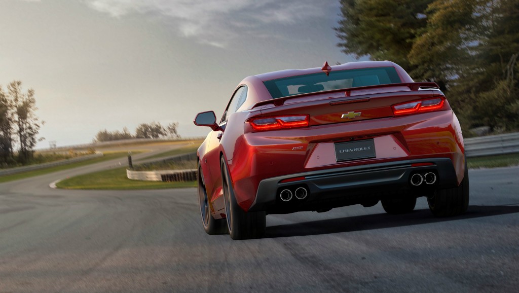 2016-Chevrolet-Camaro-SS-004