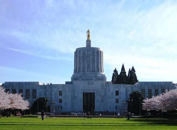 Oregon State Capitol (Credit: M.O Stevens, via Wikimedia Commons.)