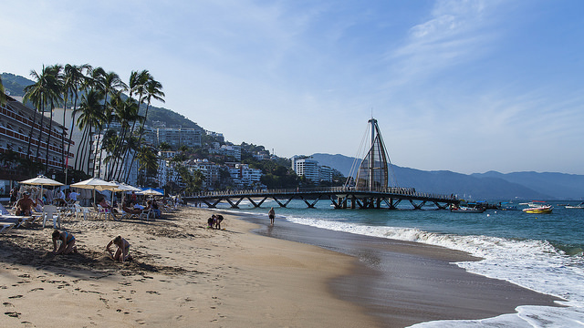 Playa Los Muertos, Puerto Vallarta (Photo: Bob McCuaig/Flickr)