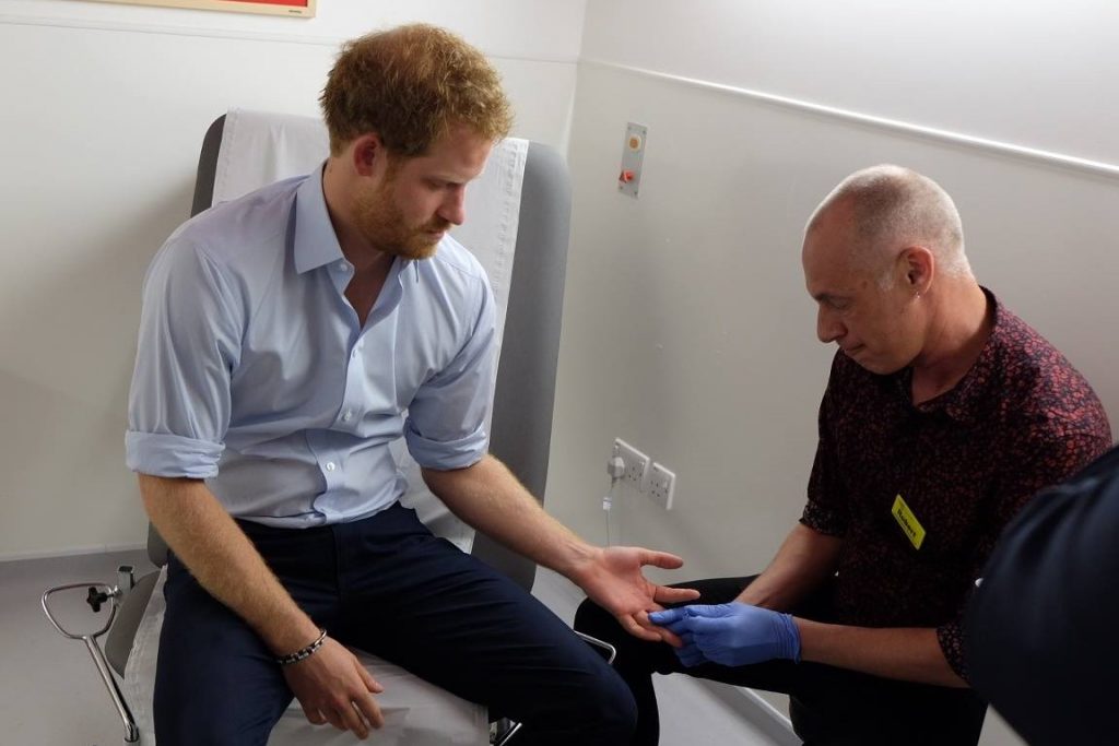 Prince Harry receives an HIV test - Photo: The Royal Family / Facebook