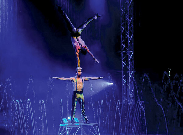 Aquatic spectacular - Photo courtesy of Cirque Italia