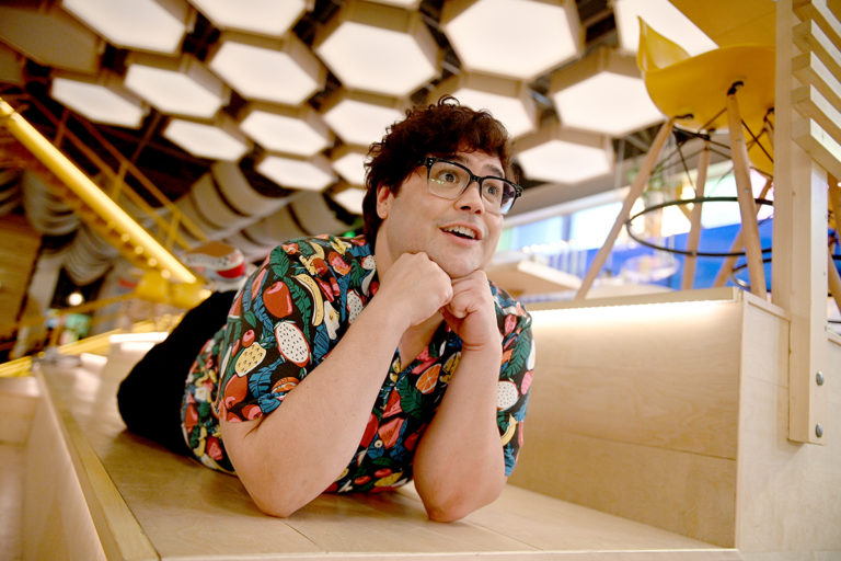 Harvey Guillén on playing a 'definitely queer' George in 'Zoey's Extraordinary Playlist' - Metro