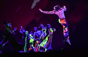 Cloud Gate Dance Theatre of Taiwan: 13 Tongues -- Photo: LIU Chen-hsiang