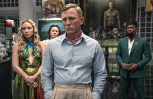 Glass Onion: A Knives Out Mystery Kate Hudson, Jessica Henwick, Daniel Craig, and Leslie Odom Jr. -- Photo: John Wilson/Netflix