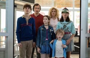 White Noise: Sam Nivola, Adam Driver, May Nivola, Greta Gerwig, Dean Moore/Henry Moore and Raffey Cassidy -- Photo: Wilson Webb/Netflix