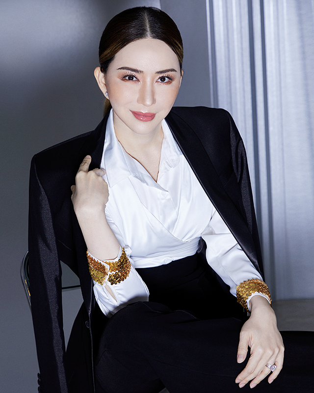 Anne Jakkaphong Jakrajutatip