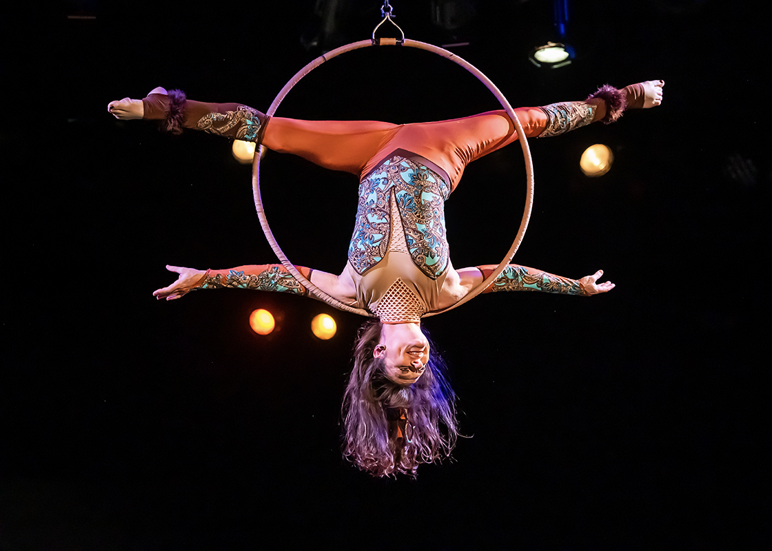 Omnium Circus: Vivien Espana -- Photo: Maile Schulz