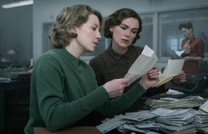 Boston Strangler: Carrie Coon and Keira Knightley -- Photo courtesy of 20th Century Studios
