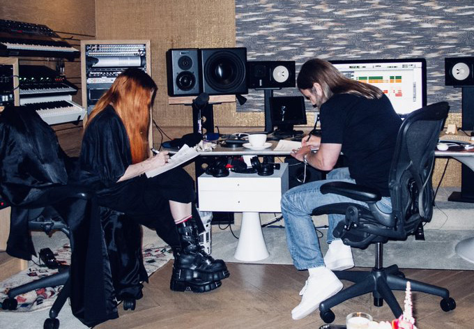 Madonna, Max Martin -- Photo: https://twitter.com/Madonna/status/1637891432479334405