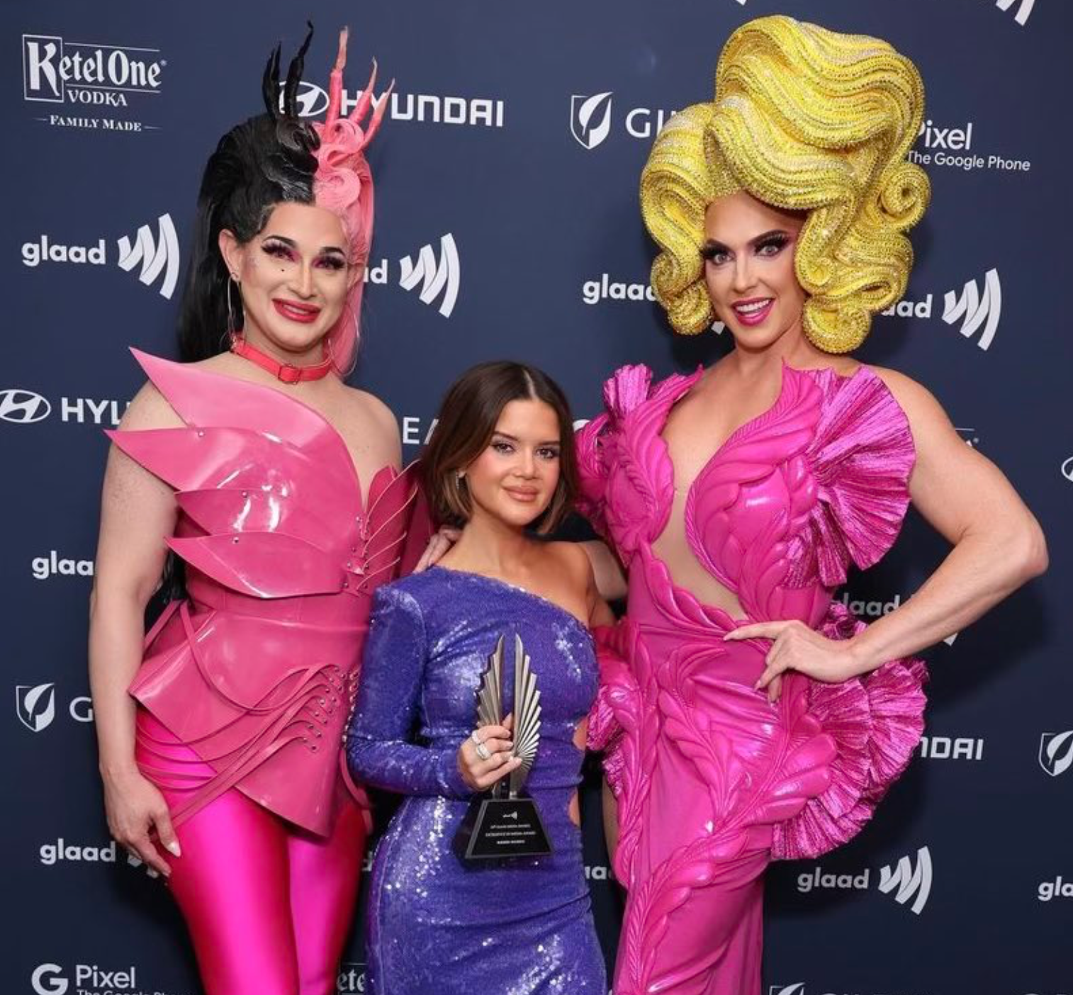 Maren Morris (center) with Cynthia Lee Fontaine and Alyssa Edwards (twitter.com)