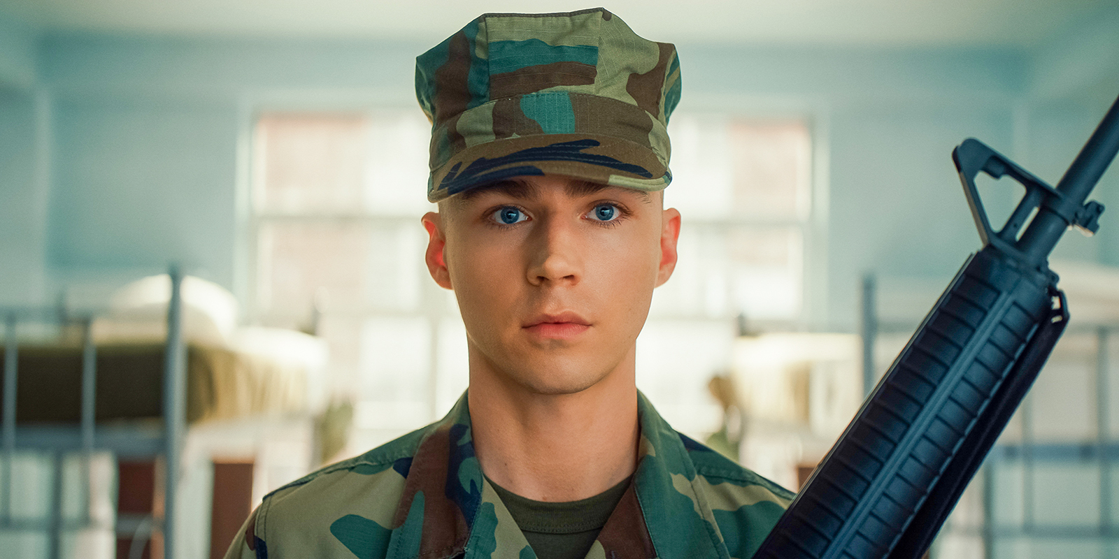 Boots: Angus O'Brien and Miles Heizer - Photo: Netflix